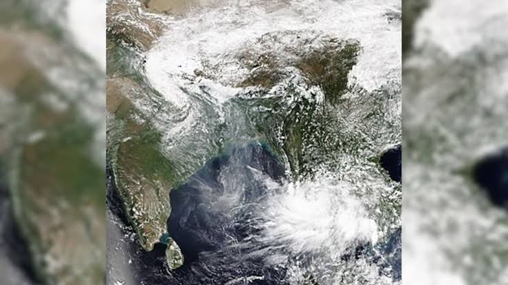 Cyclone Arnab closing in on Andhra coast, 4 states on alert ahead of landfall