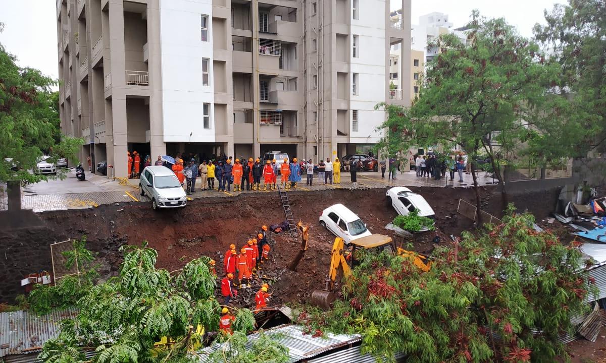 15peoplekilledafter60ftwallcollapsedinpune