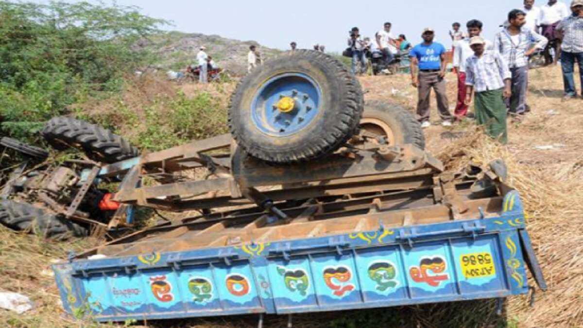 13 dead, 25 injured as tractor-trolley overturns in Madhya Pradesh