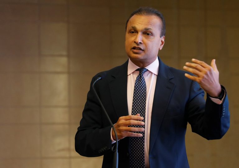 anilambaniresignsasdirectorofreliancecommunications