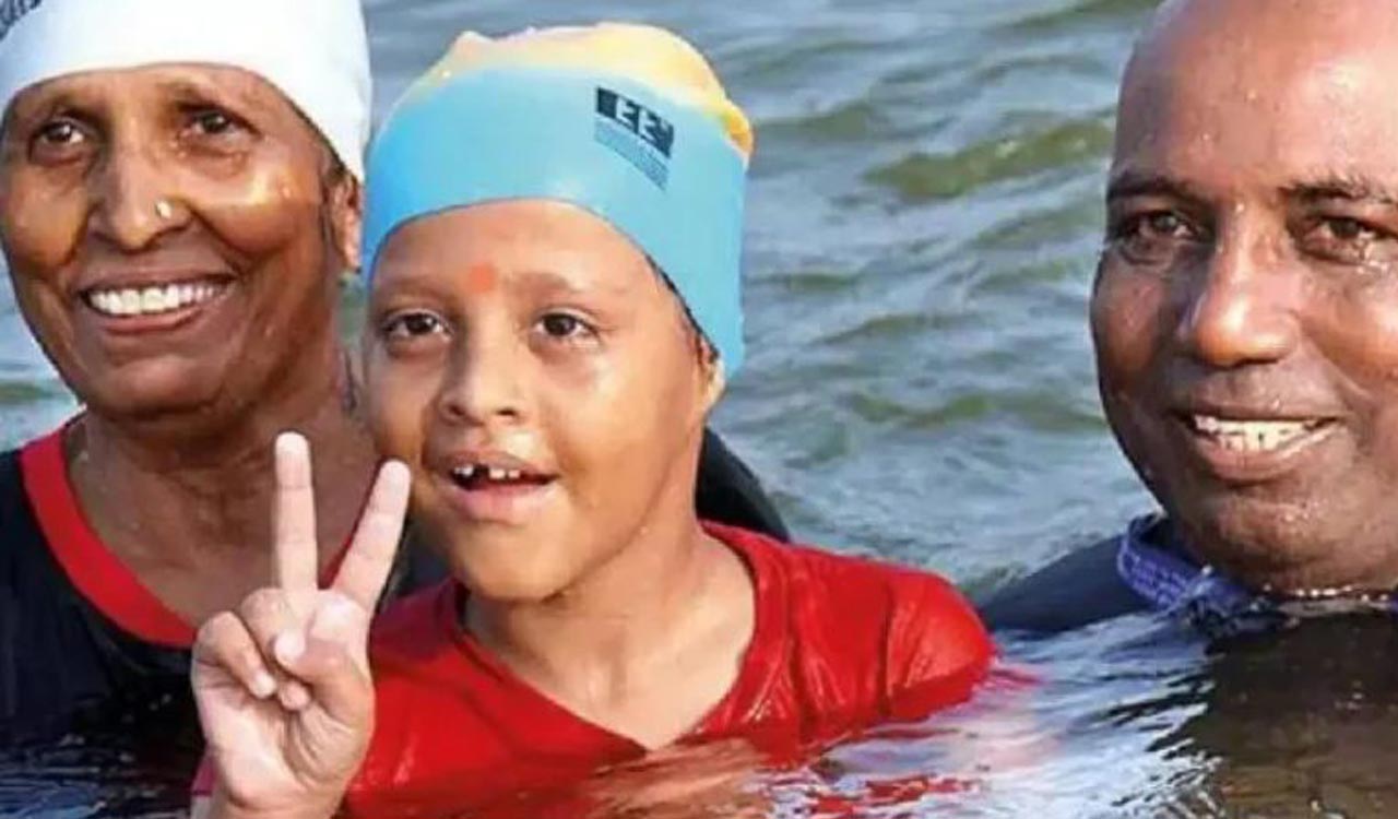 6yearoldgirlswimsacrossyamunain11minutes