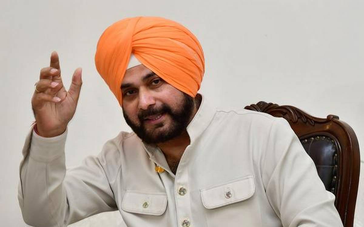 navjotsinghsidhuresignsaspunjabcongresschief