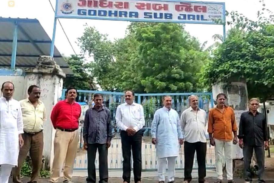 bilkisbanocase:all11convictssurrenderatgodhrajailshortlybeforeendofdeadlinesetbysc
