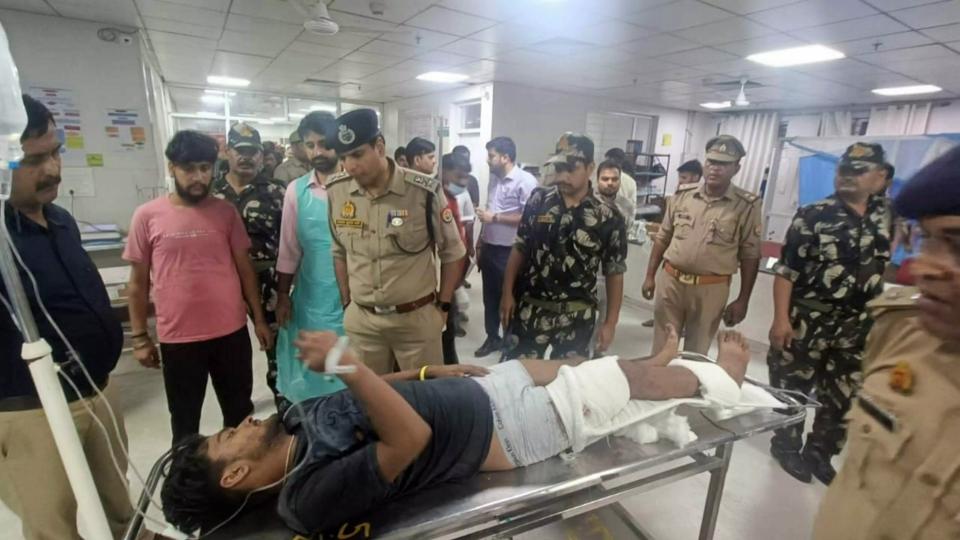 7killed25injuredinbuscarcollisiononhighwayinup