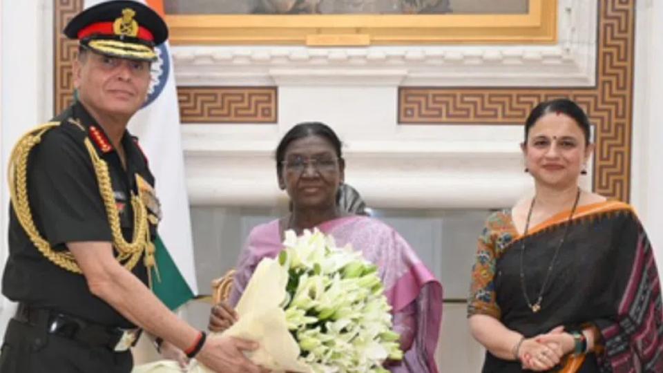 Army Chief General Dhiraj Seth calls on President Droupadi Murmu