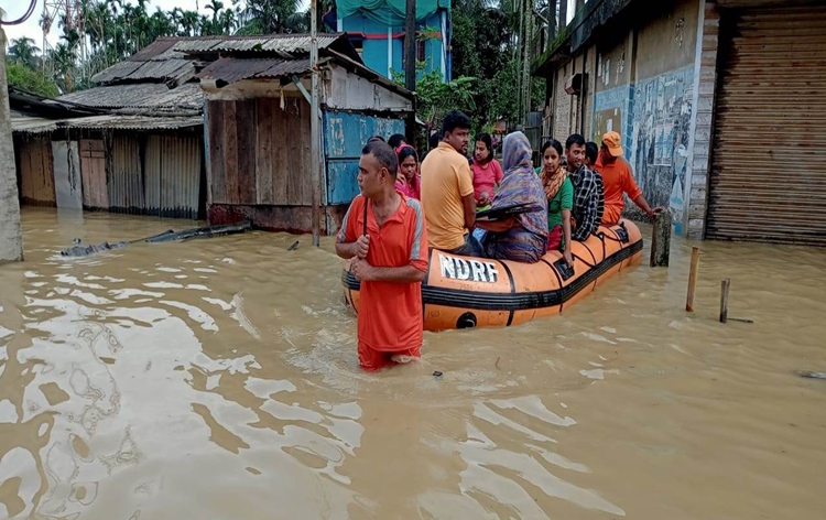 floodsituationslightlyimprovesinassamduetobetterweatherconditions