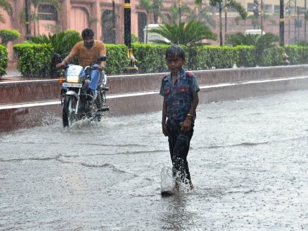 imdpredictsheavyrainfalllikelyintamilnadupuducherrytoday