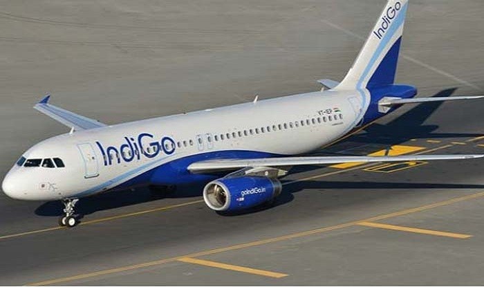 indigoandspicejetaircraftcomefacetofaceatdelhiairport