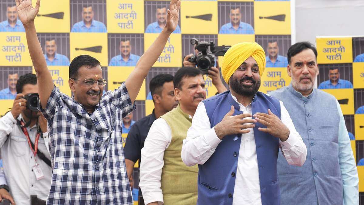 Arvind Kejriwal holds roadshow after interim bail, urges 