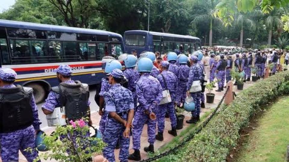 2000 CRPF Personnel Flown In From Bengal As Protestors Swell Delhi
