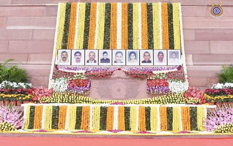 nationpayshomagetobraveheartswhosacrificedlivestovaliantlydefendparliamentagainstterrorattack