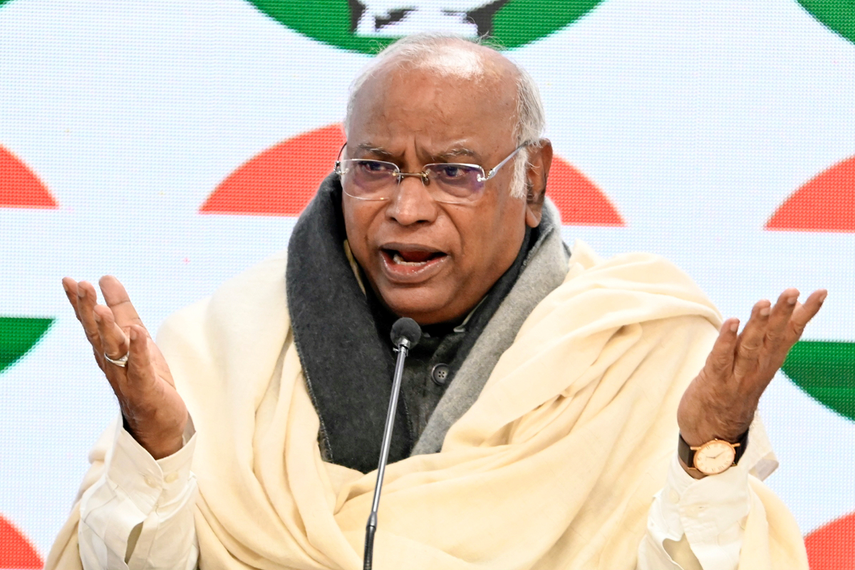congresspresidentkhargedemandshighlevelprobetoinvestigateallegedirregularitiesinneetexam