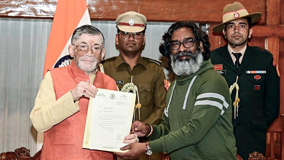 hemantsorenresignsasjharkhandcmstakesclaimtoformgovtoathonnovember28
