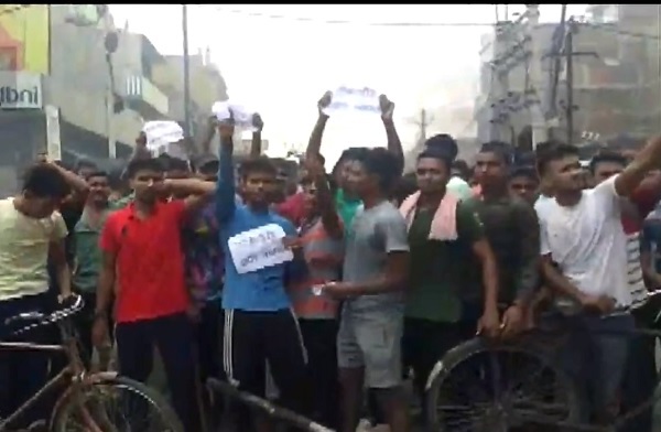 agnipathprotestsresultsintocancellationofover200trainsacrossindia