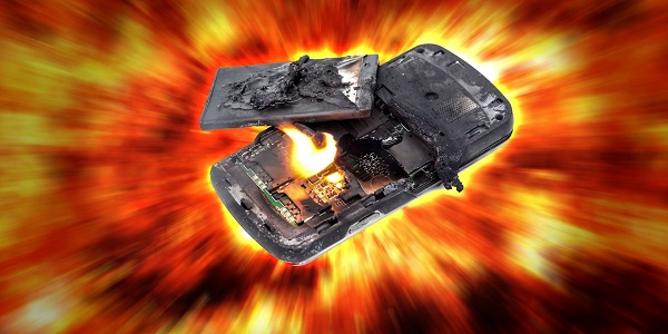 10yearoldboylosesfourfingersaftermobilebatteryexplodesinhand