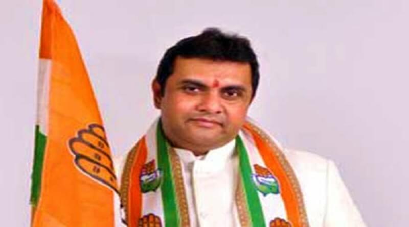 formerkarnatakaministerpramodmadhwarajjoinsbjphoursafterresignfromcongress