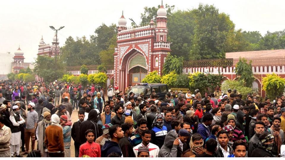 Students protest outside campus gate as AMU hikes fee by 36 pc