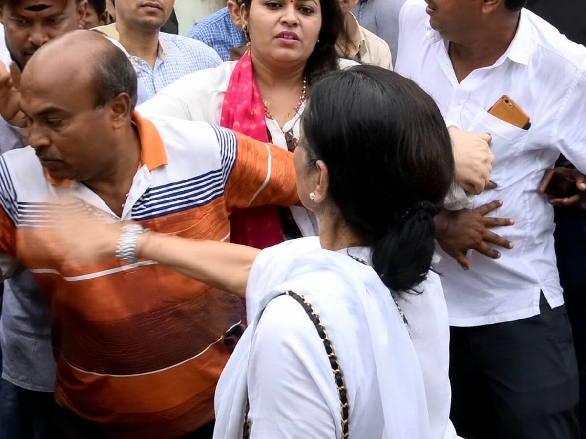 Mamata Banerjee loses cool amid TMC Kolkata protest march, slaps own worker