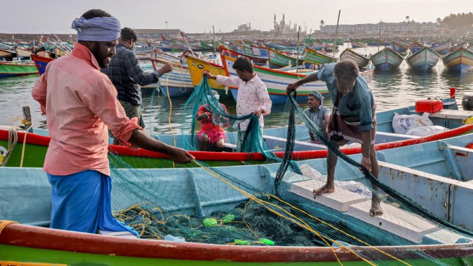 18indianfishermenarrestedforallegedillegalfishinginsrilanka