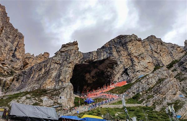 33rdbatchof1100pilgrimsleavesforcaveshrineofamarnath
