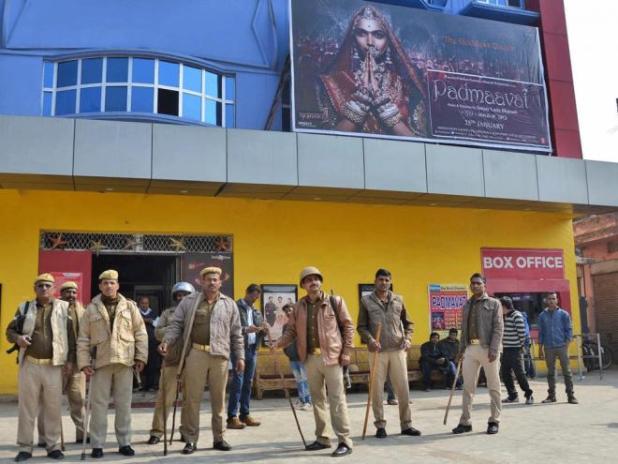 padmaavatrow:petrolbombhurledinsidetheatreinmuzaffarnagar