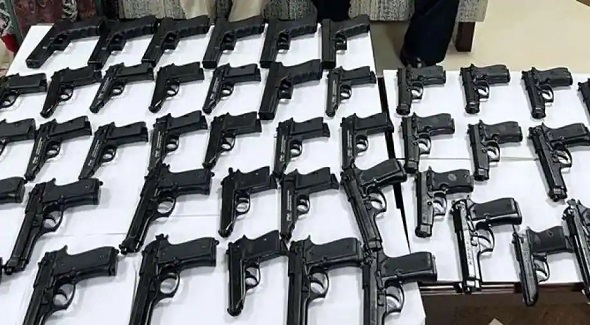 coupledetainedatdelhisigiinternationalairportwith45pistols