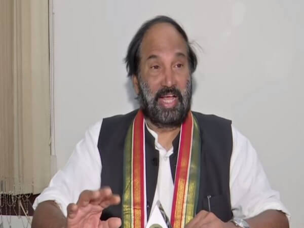 telanganagovtshouldwaiveelectricitybillsforbplfamiliesandsmesforlockdownperiod:congresschiefnuttamkumarreddy