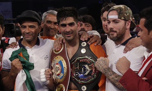 vijendersingh(indianboxer)beatschinarivalthenoffersbeltbacktohealborderrift