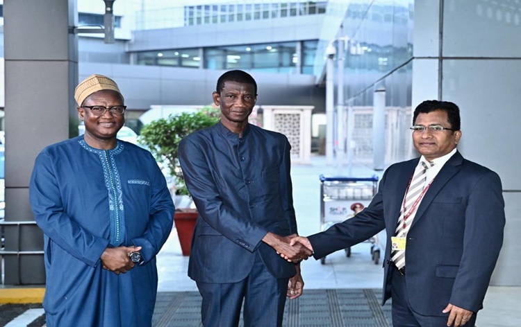 vicepresidentofgambiabadaraajoofarrivesinindia