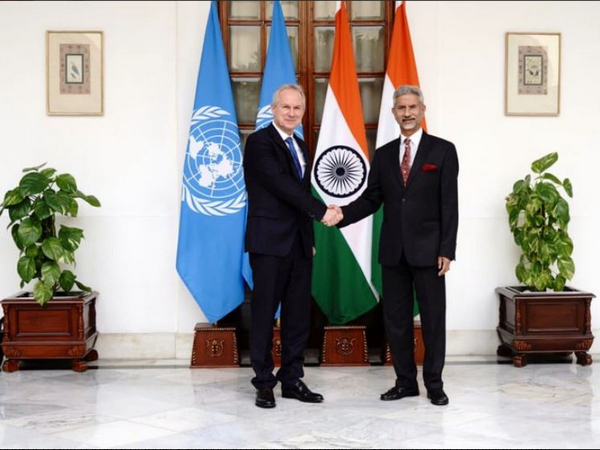 eamsjaishankarmeetsungapresidentcsabakorosiinnewdelhi