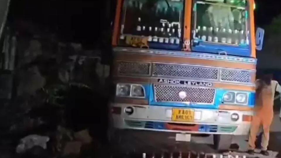 400 Goa Liquor Bottles Seized From Lorry Near Tadipatri, AP