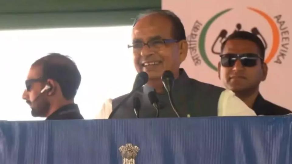 Shivraj Singh Chouhan Flags Off New Phase Of PMGSY In Srinagar