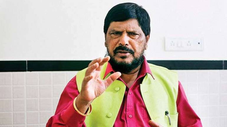 bjpwillprovemajorityinmaharashtra:ramdasathawale