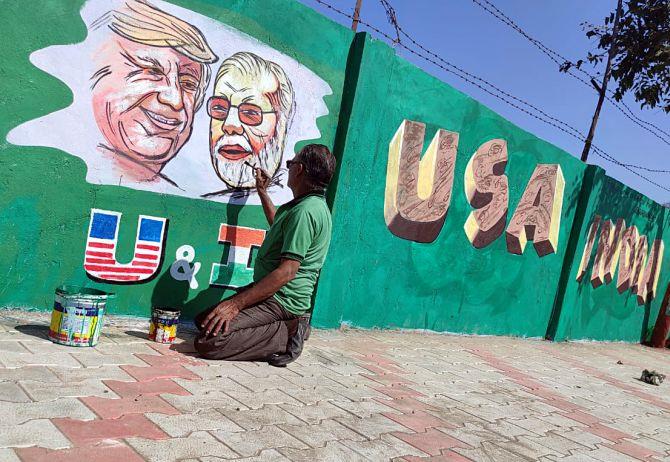 ahmedabaddeckeduptowelcomeuspresidentdonaldtrumponmonday