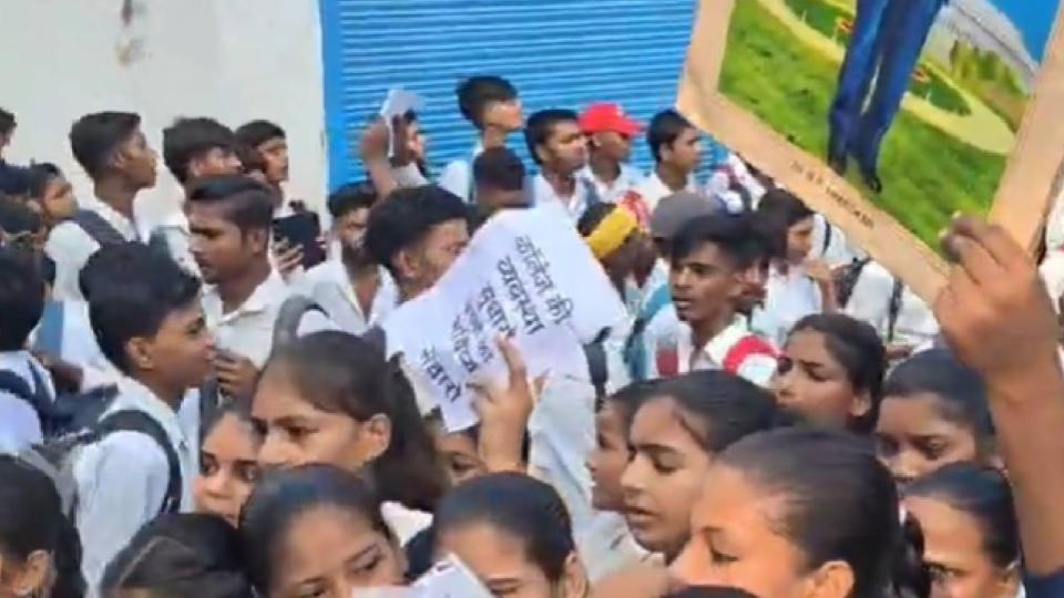 School Students Protest for Basic School Amenities in UP