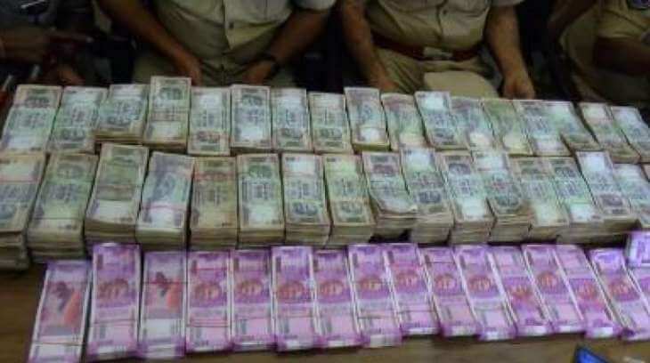 kolkatapolicerecoveredrs1croreinunaccountedcashfromacar