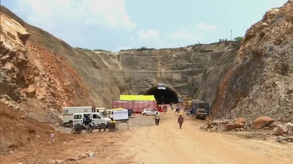 indianrailwaysconstructingworldsfirstelectrifiedtunneltorundoublestackcontainers