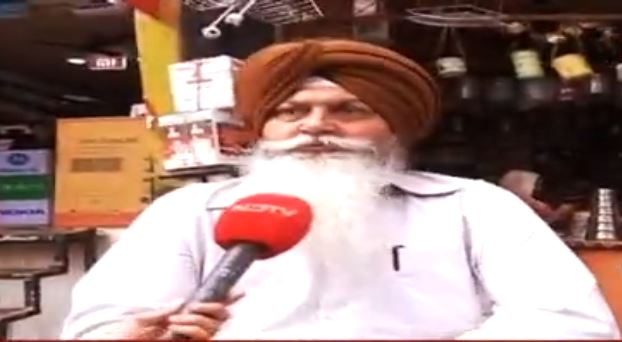 delhimanhissonsavedover60peopleduringclashesovercaa
