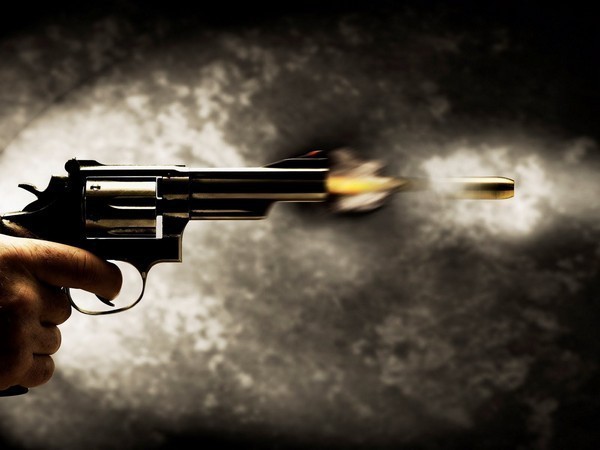 headconstableshootswifetwodaughterstodeath;killshimselfinandhrapradesh