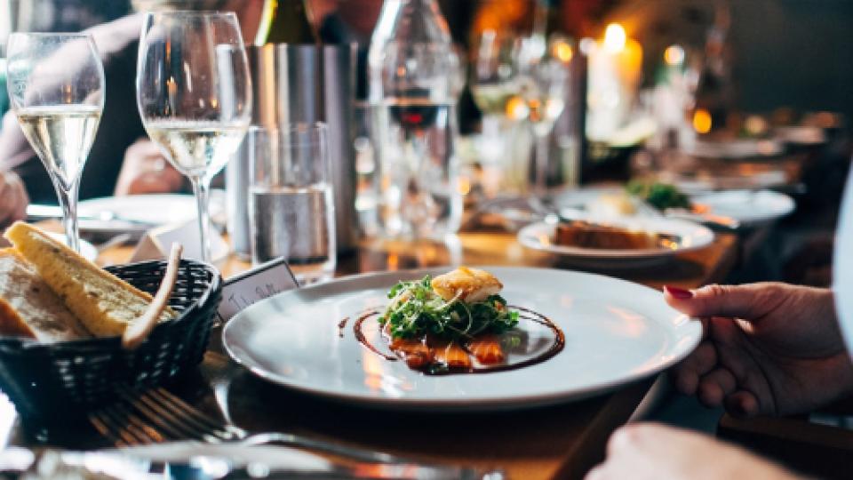 restaurantscannotmandatorilylevyservicechargeonfoodbillsdelhihc