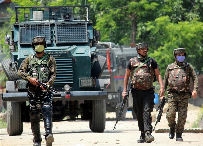 twolocalterroristssurrenderbeforesecurityforcesinkulgamdistrict