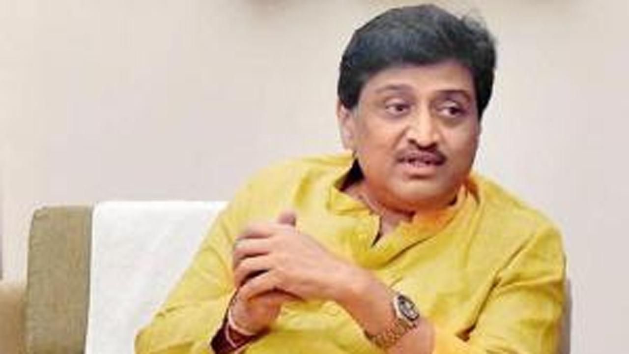 maharashtrahassuffereddamageofrs1800croreduetofloods:pwdministerashokchavan