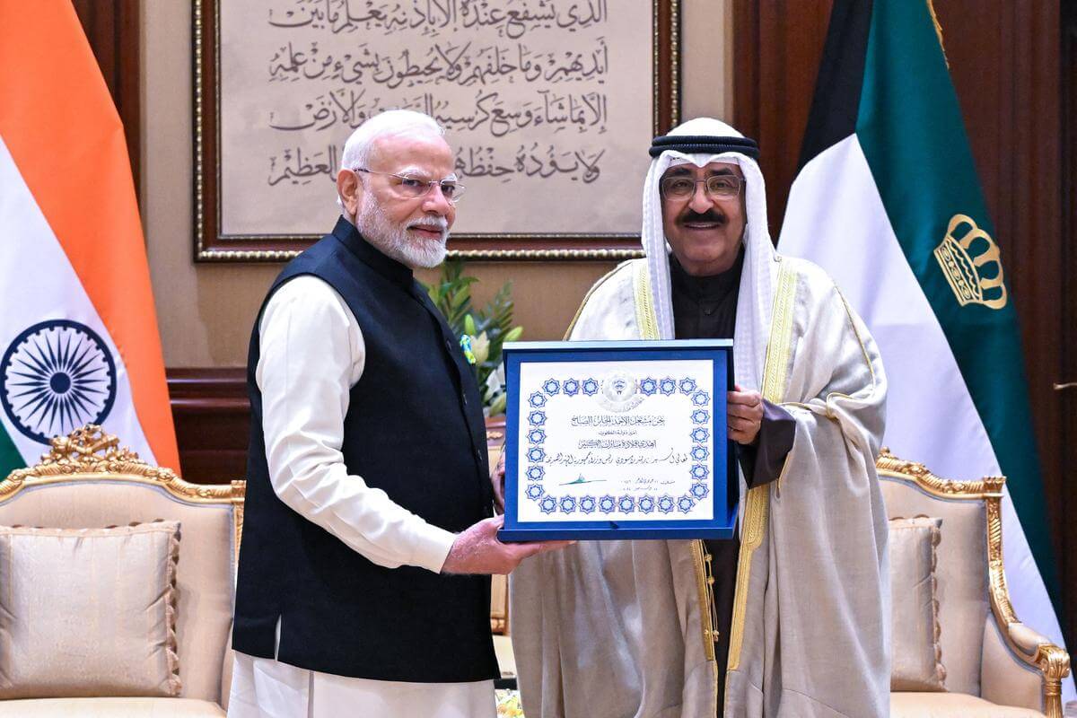 kuwaitbestowsitshighesthonourtheorderofmubarakalkabeertopmmodi