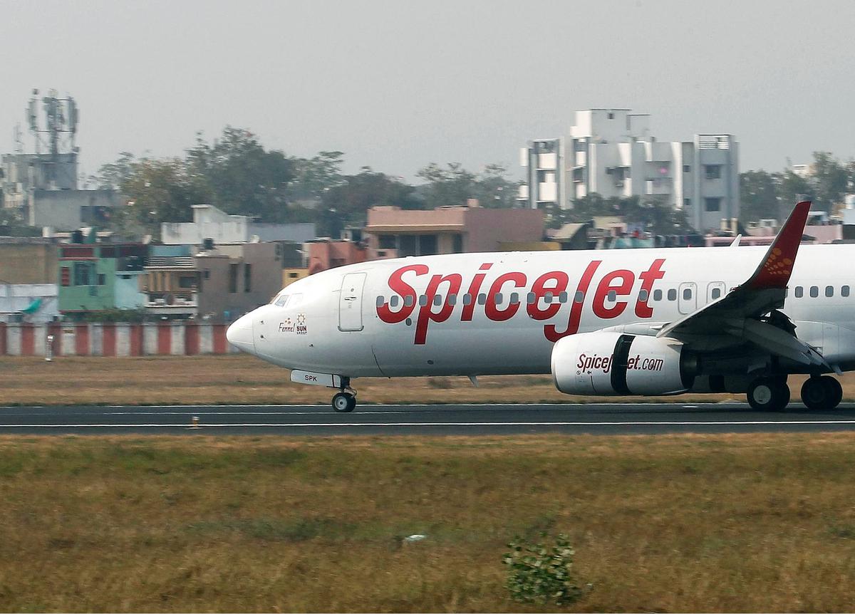 spicejetdelhinashikflightreturnsmidwayduetoautopilotsnag