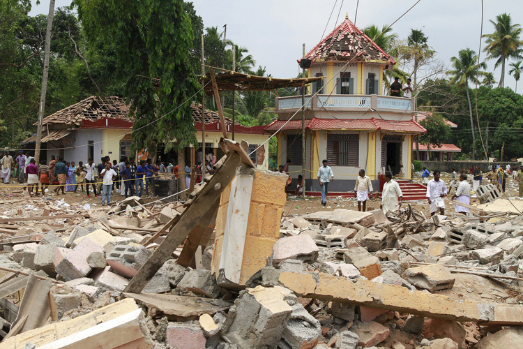 kollamtemplefire:fiveofficebearersofthemanagingcommitteeofthetemplesurrender