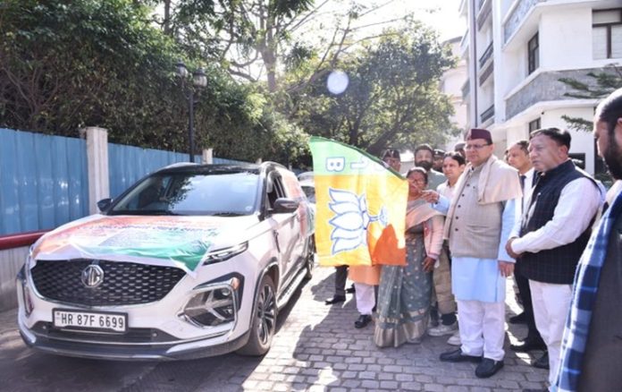 uttarakhandcmflagsoffvehiclescarryingreliefmaterialforjoshimathdisasteraffectedpeople