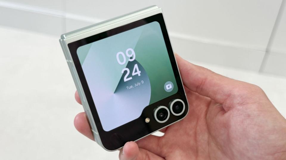 6thgensamsunggalaxyfoldablesnowavailableinindia
