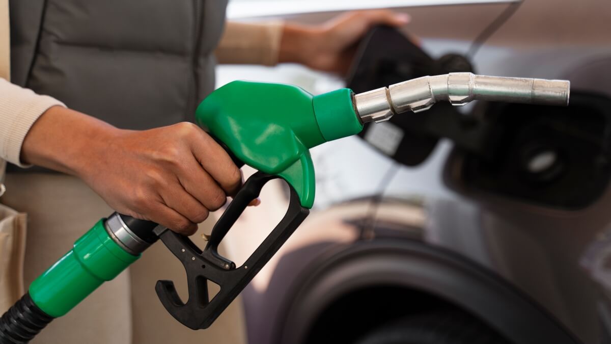 karnatakaincreasesfuelpricesbyrs3aftergovernmenttaxhike