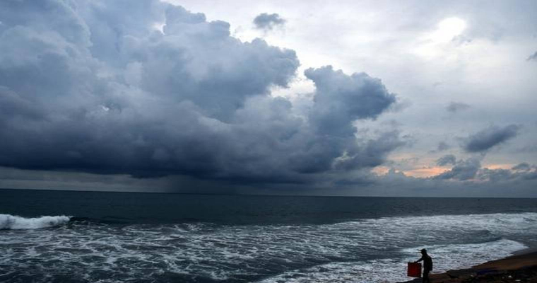 cyclonicstormbiparjoytocrosssaurashtrakutchcoastingujaratonthursday