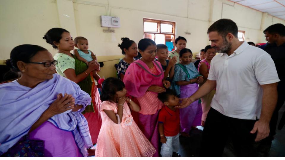 rahulgandhivisitsreliefcampsinmanipurtalkstoethnicviolencevictims